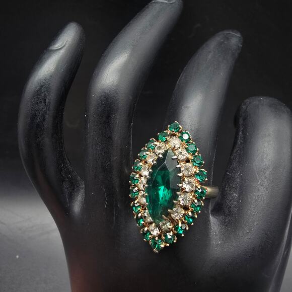 unknown Jewelry - Vintage Green Rhinestone Cocktail Ring Gold Tone Size 6.5 Adjustable